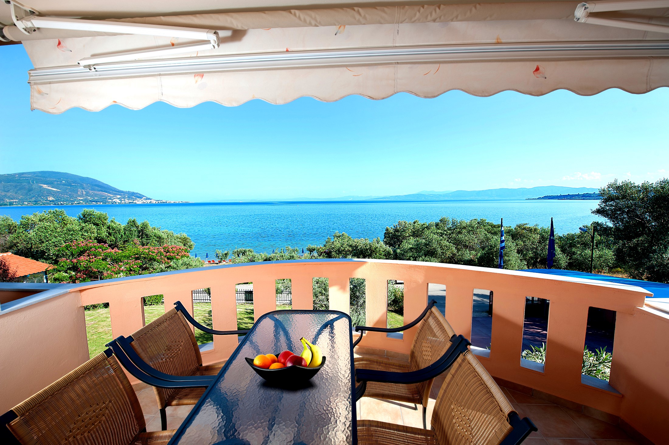 Effies House Aidipsos 13